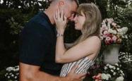 kaiyun-特拉维斯·凯尔西（Travis Kelce）爆料：他和泰勒·斯威夫特（Taylor Swift）2.5年恋爱零争吵！！！姐妹们甜蜜警报拉满！！！堪萨斯城酋长队紧端特拉维斯·凯尔西（Travis Kelce）在最新一期《New Heights》播客上，和乔治·克鲁尼（George Cloo...