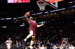 开云-超越科比(bǐ)！阿(ā)德(dé)巴约单场狂(kuáng)砍(kǎn)83分，罸(fá)球次(cì)数和命中数创NBA历史(shǐ)纪录