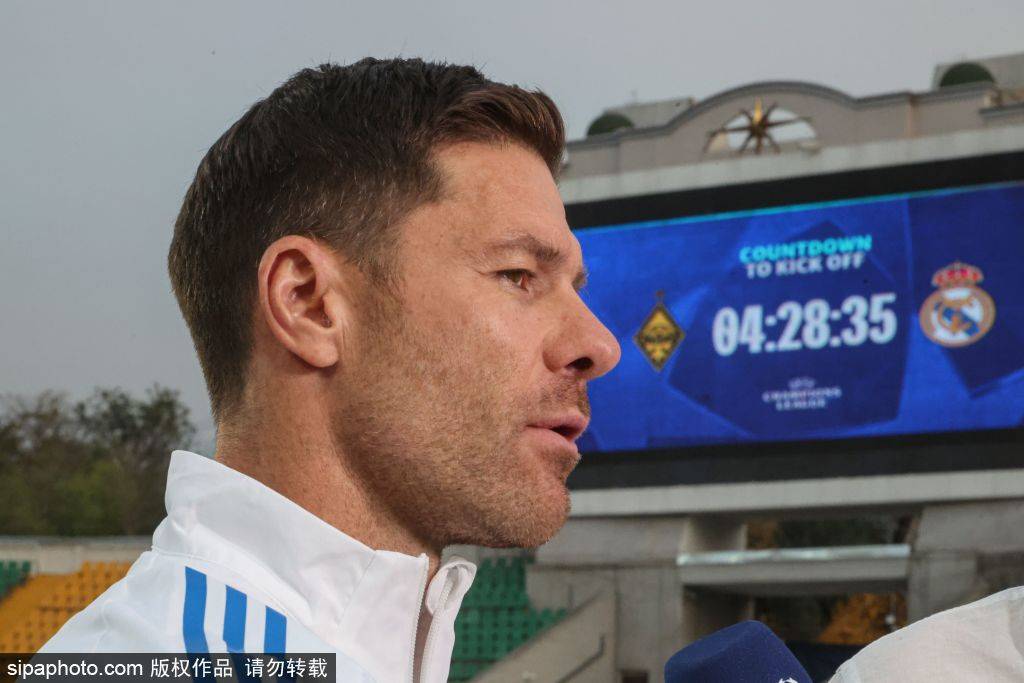 卡雷拉斯：更衣室团结一致是赢球关键 我能适应任何防守阵型