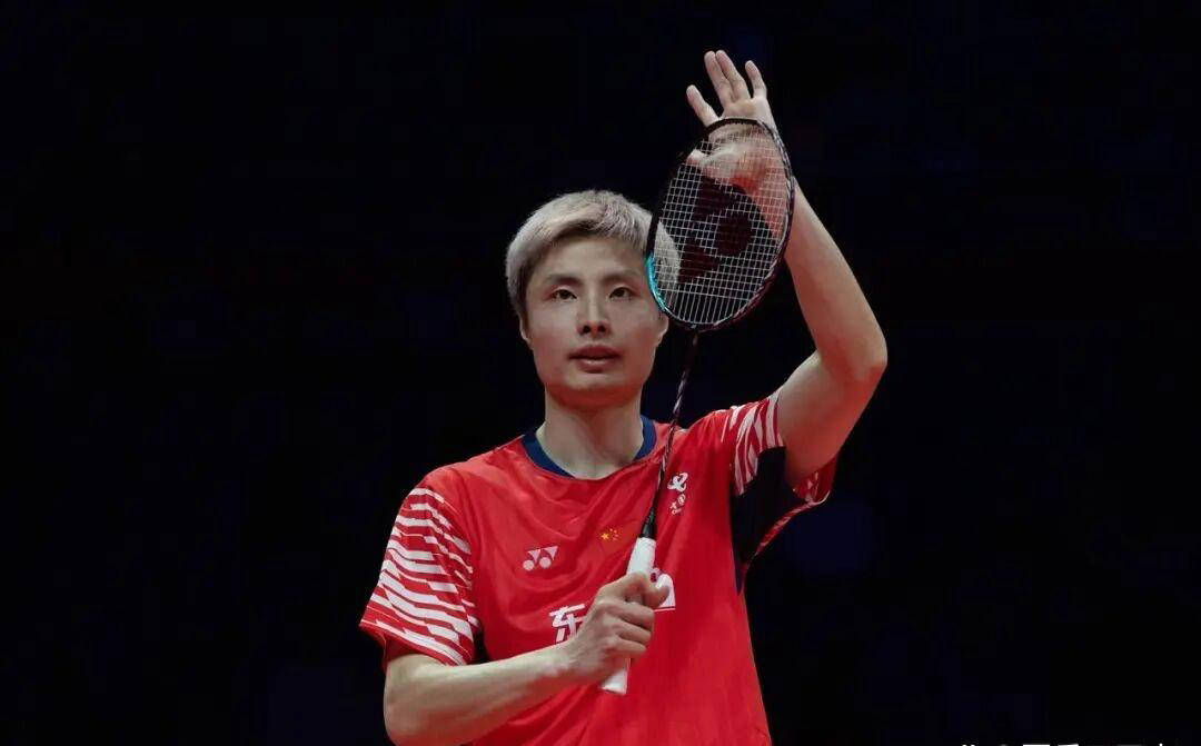 羽毛球总决赛惊现大冷门！石宇奇男单决赛02失利，国羽无缘男单冠军