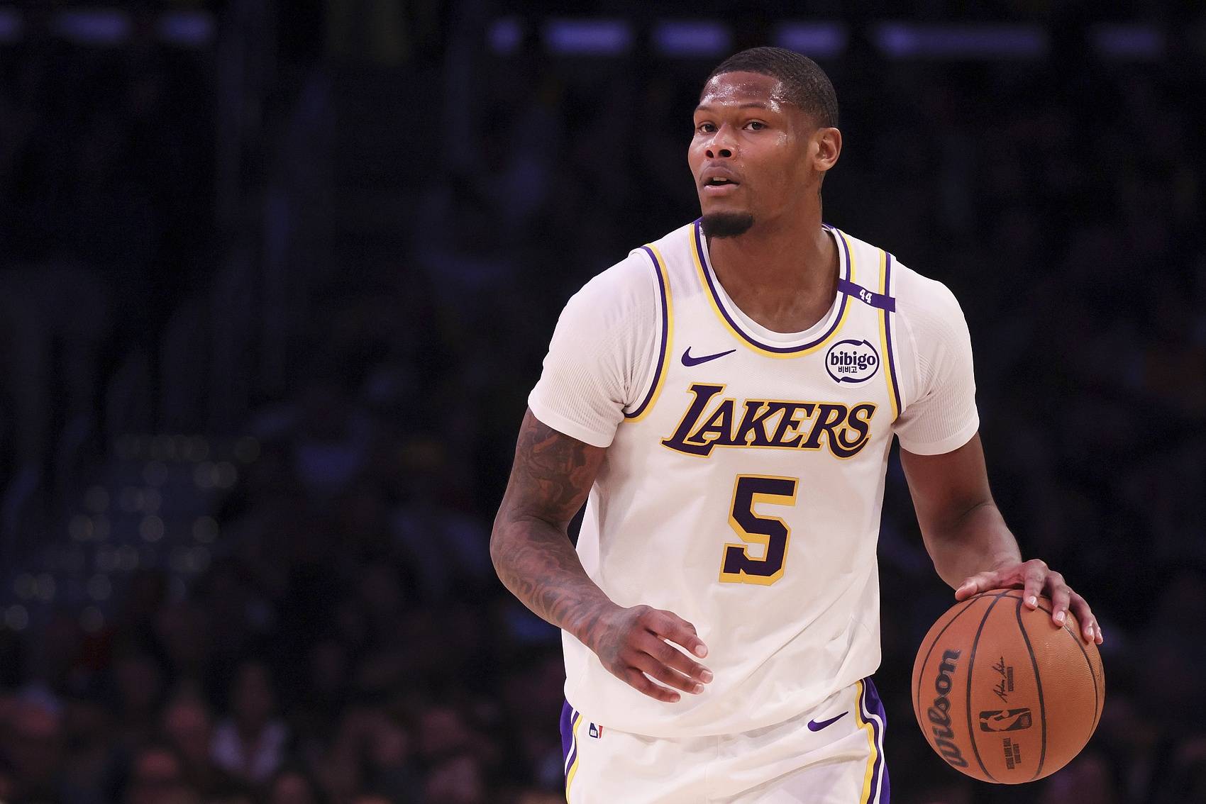 多队想交易祖巴茨，快船要价较高，快船应该交易补强哪些球员？