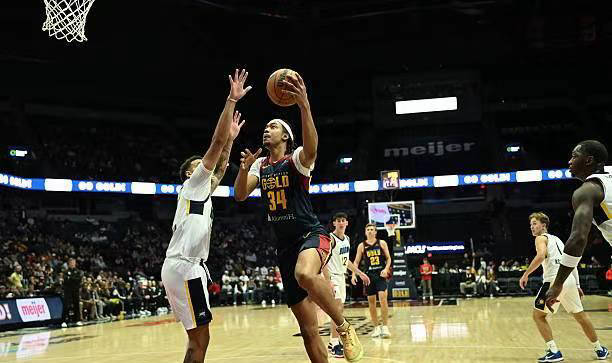 掘金二队内线铁塔爆发，两双数据引发球队关注？